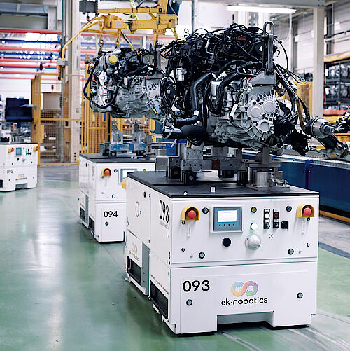 ek-robotics-montagelinien-fts-transportroboter.jpg Transportroboter in Montagelinie
